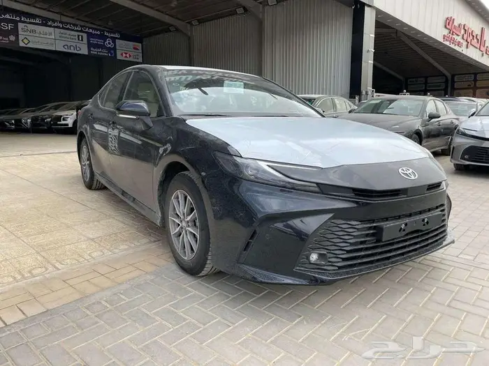 تويوتا كامري 2025 ستاندر اسود ملكي 1