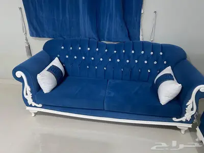 كنب نظيف مع طاولة وستاير 5