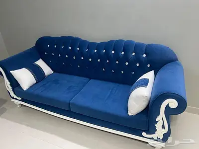 كنب نظيف مع طاولة وستاير 2
