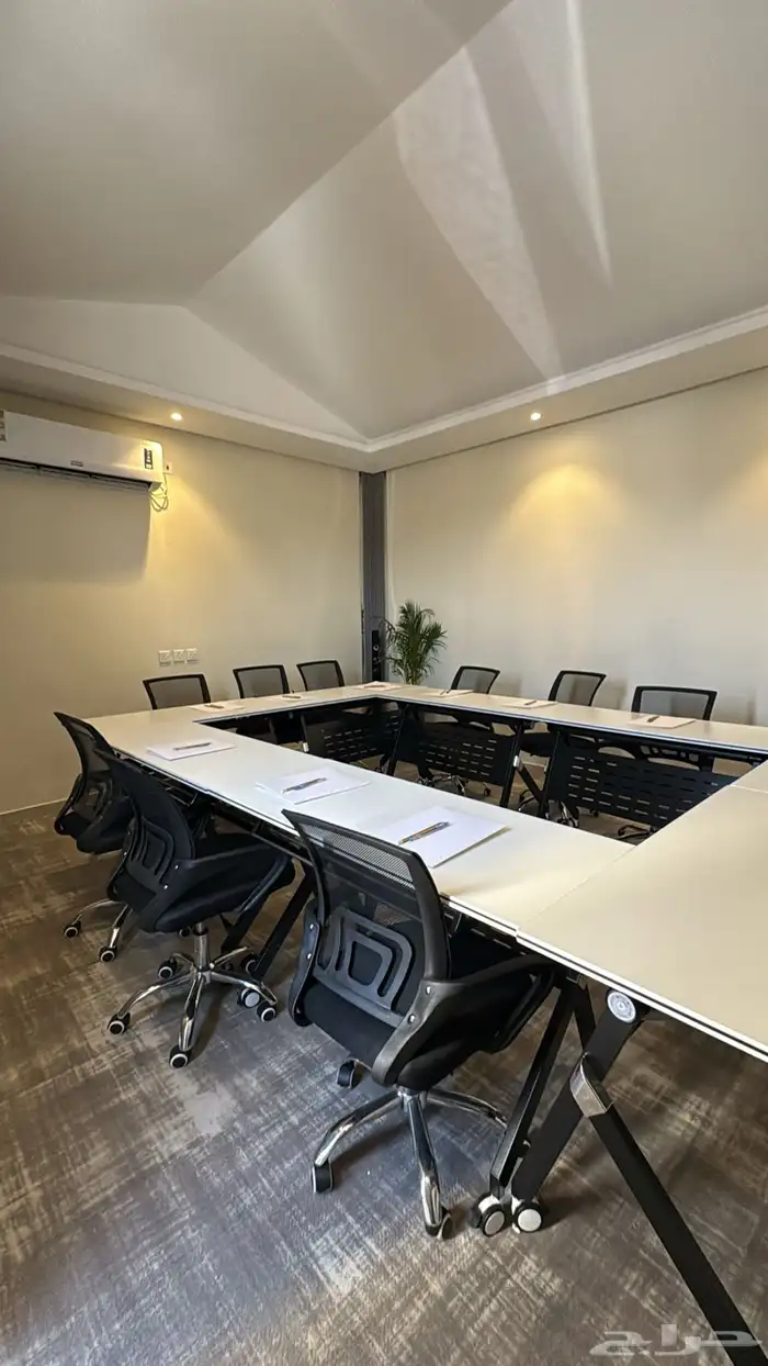 مكتب اجتماعات 1