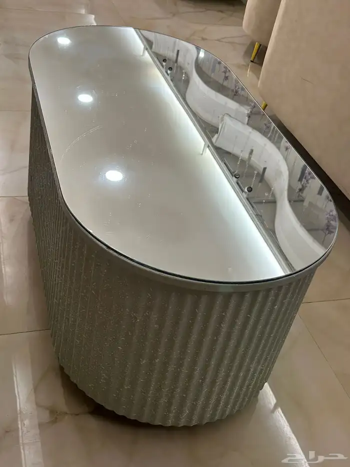 30 طاولة ضيافة مرايا للبيع شبه جديدة 1