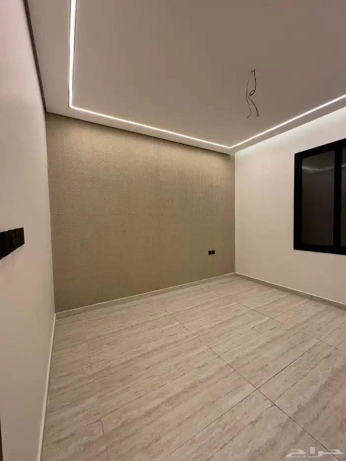 للبيع دور ارضي مجزأ بمساحة مميزه حي الجنادريه 10