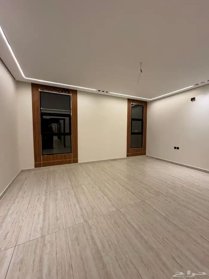 للبيع دور ارضي مجزأ بمساحة مميزه حي الجنادريه 1