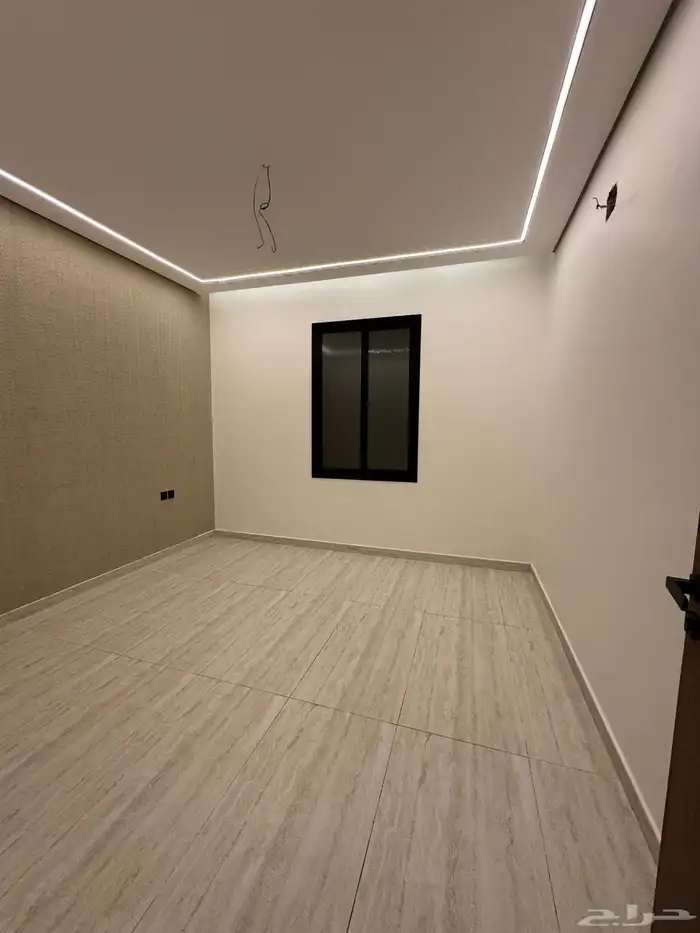 للبيع دور ارضي مجزأ بمساحة مميزه حي الجنادريه 11