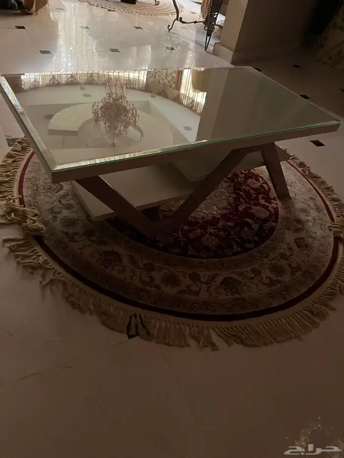 طاولة وسجاد 0