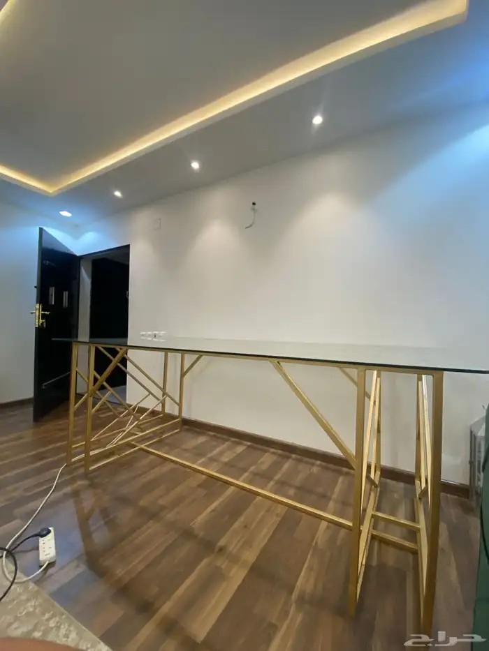 كنب كبير و طاولة طعام قزاز ب عشر كراسي 2