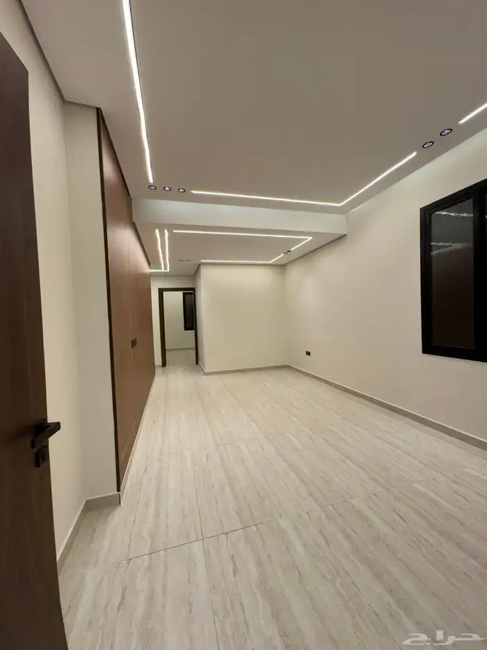 للبيع دور ارضي مجزأ بمساحة مميزه حي الجنادريه 5