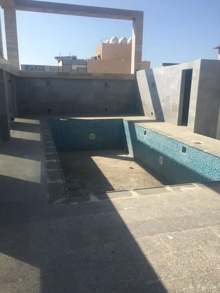 فني اصلاح اعطال المسابح ومحطات تحلية 3