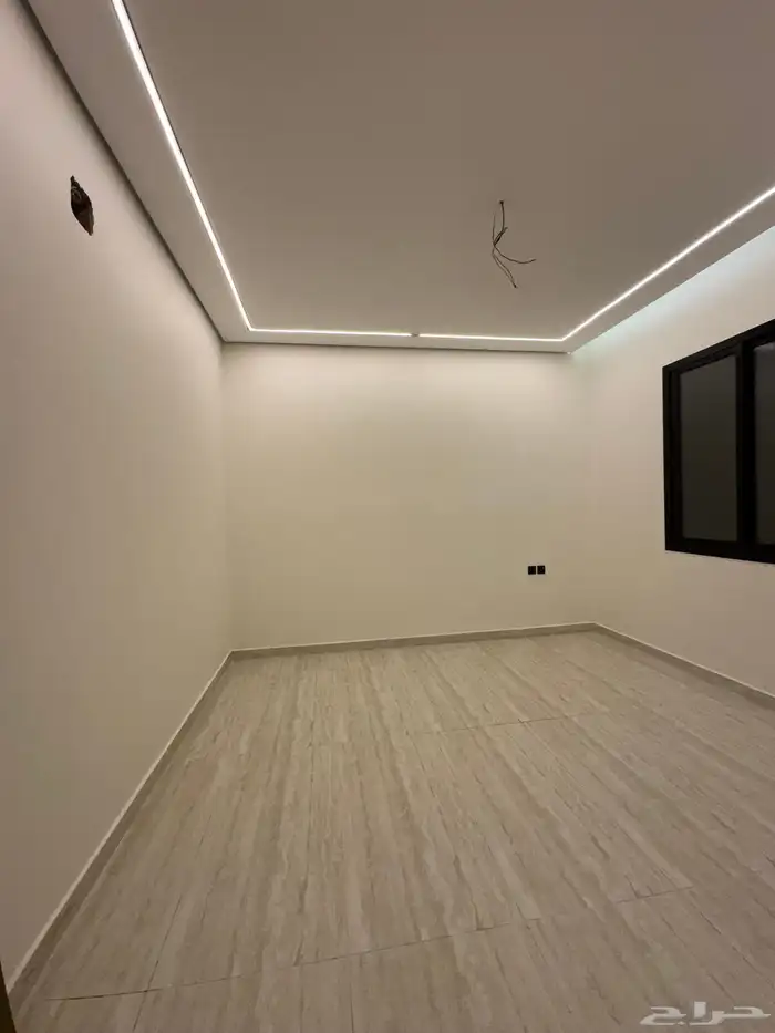 للبيع دور ارضي مجزأ بمساحة مميزه حي الجنادريه 8