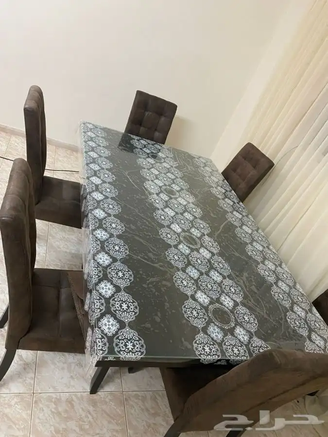 للبيع طاولة طعام 8 كراسي 1