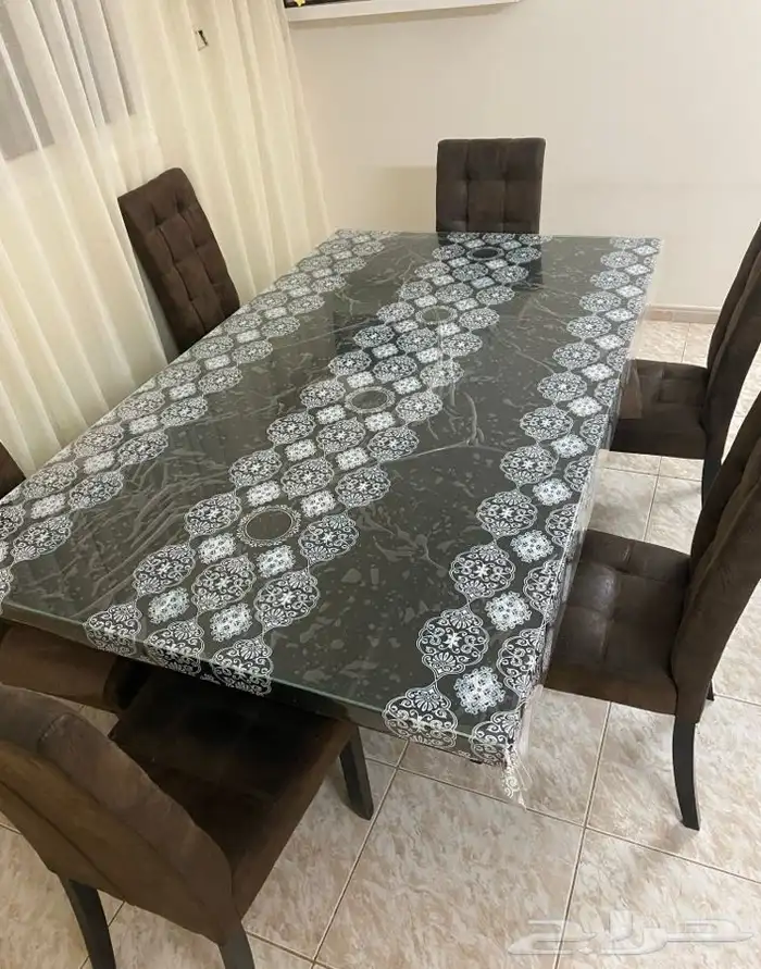 للبيع طاولة طعام 8 كراسي 3