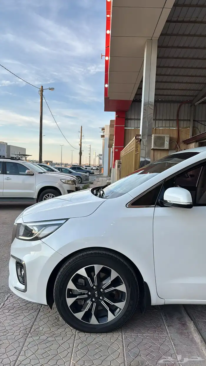 كيا كرنفال 2019 ديزل (( نظيف جدا )) 3