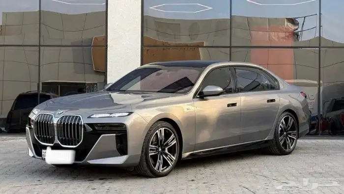 بي ام دبليو 740 2023 2