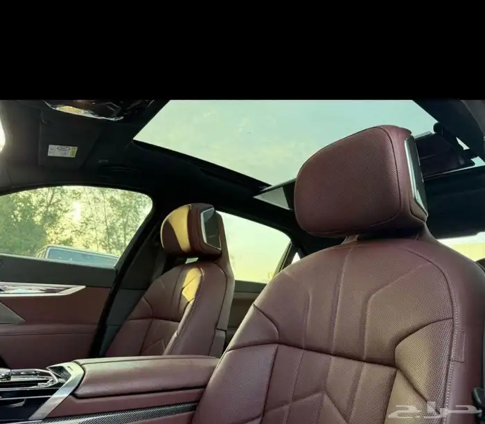 بي ام دبليو 740 2023 4