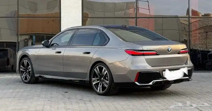 بي ام دبليو 740 2023 0