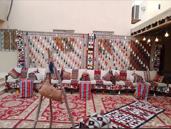 كراسي وطاولات جميع ما يلزم للحفلات طاولات خشب او زجاج جلسات 3
