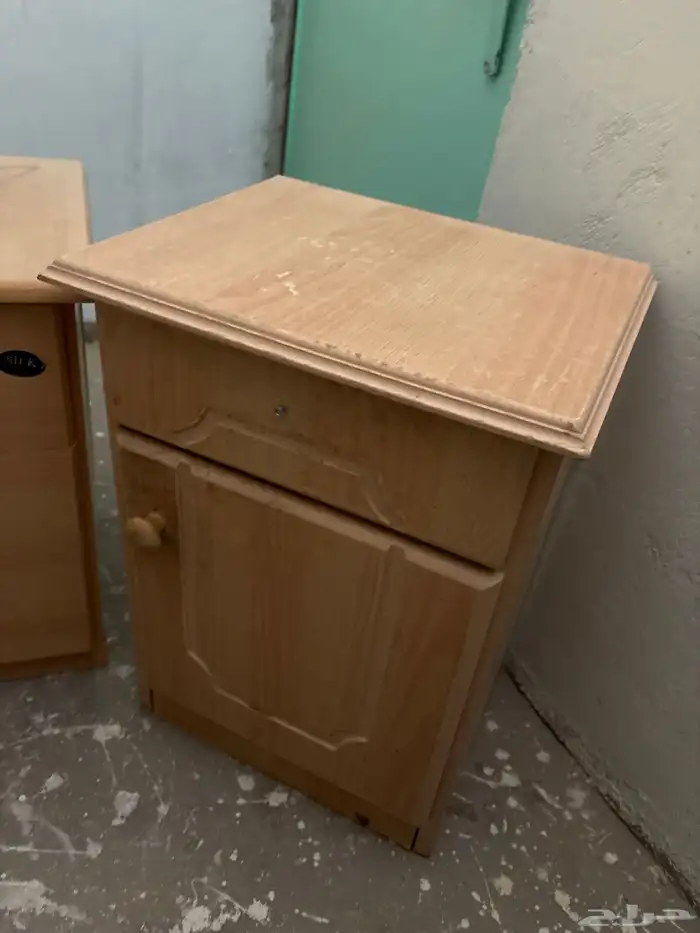 طاولة بحالة جيده 2