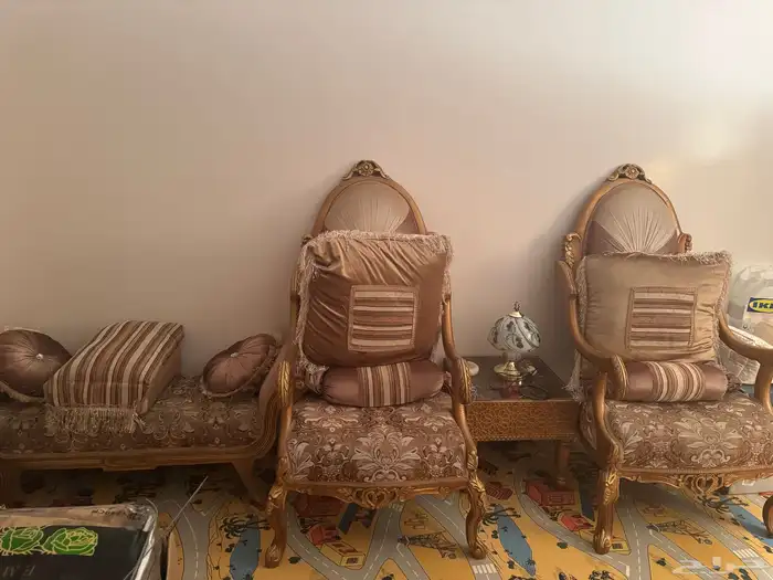 كراسي ذهبي وأريكة 0