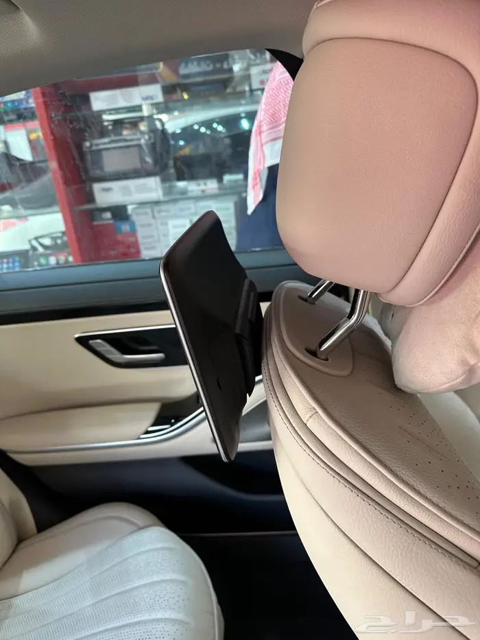 شاشات خلفيه مرسيدس الجوهره 2023 2024 4