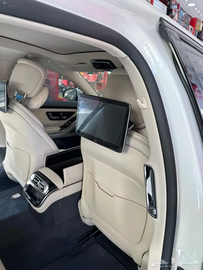 شاشات خلفيه مرسيدس الجوهره 2023 2024 1