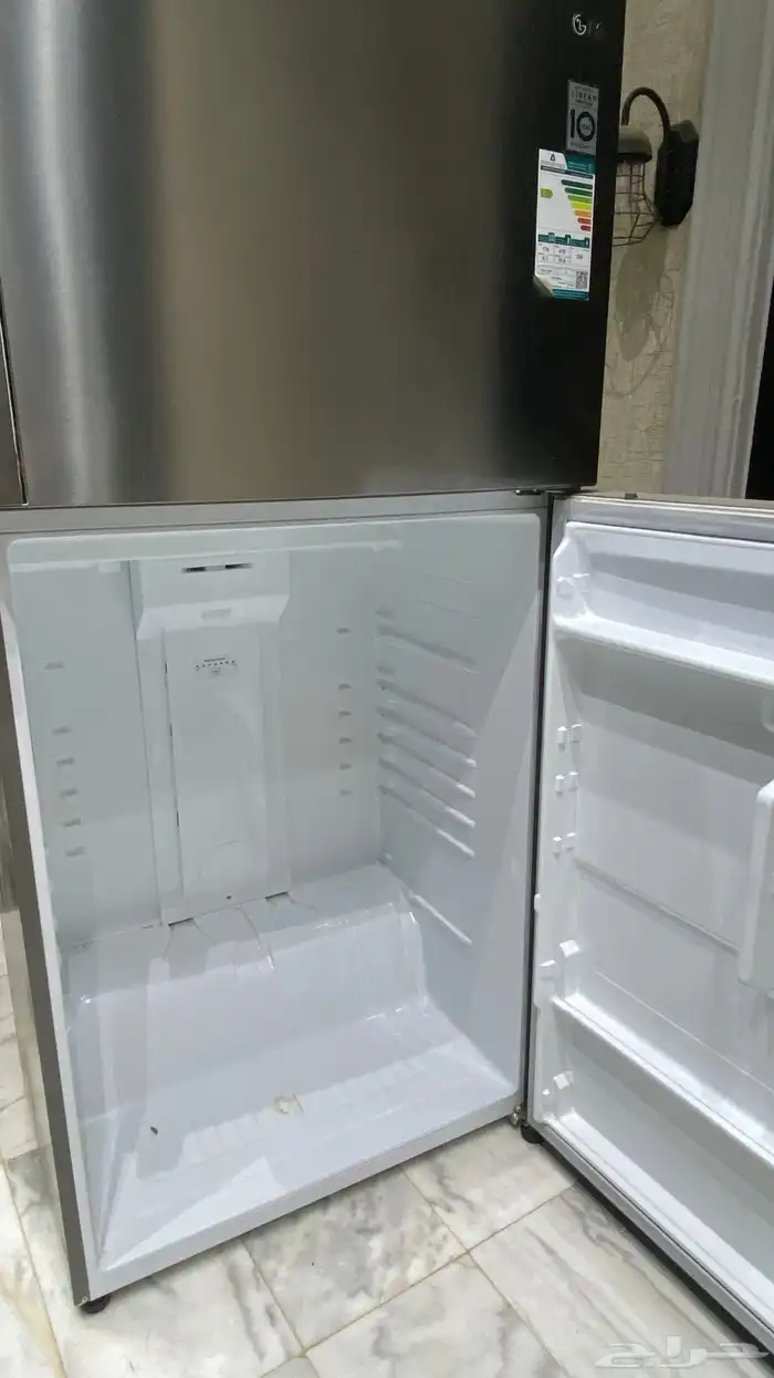 ثلاجه كبيره LG سبب البيع كنبرسر خربان استعمال سنه واحده فقط 5