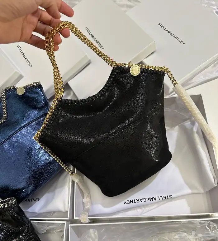 شنط ماركة ميو ميو مع جميع الملحقات 41