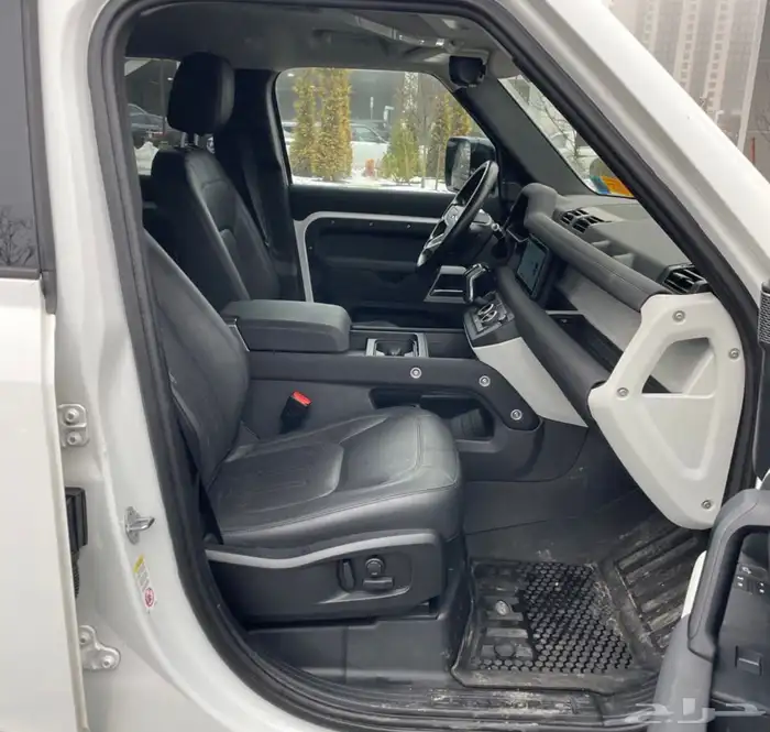 Land Rover defender 2022 10