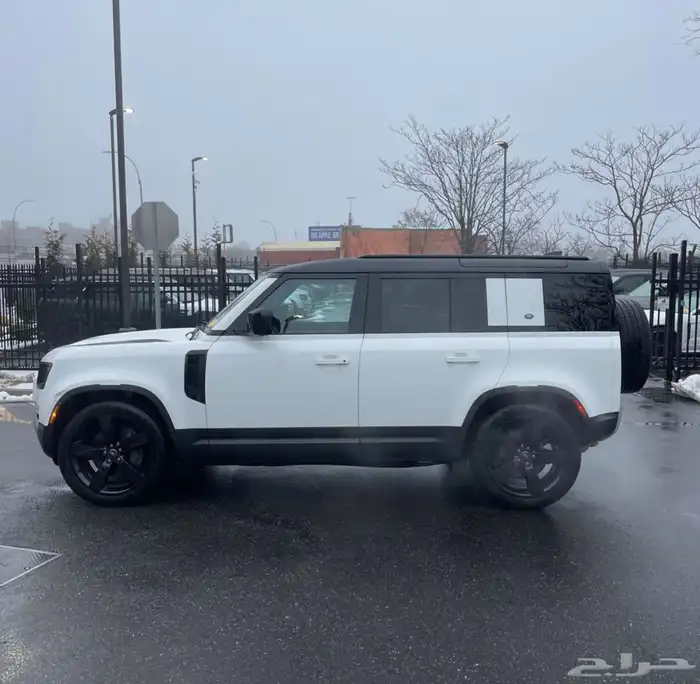 Land Rover defender 2022 3