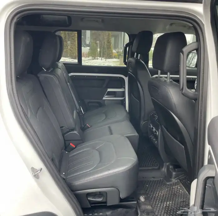 Land Rover defender 2022 14