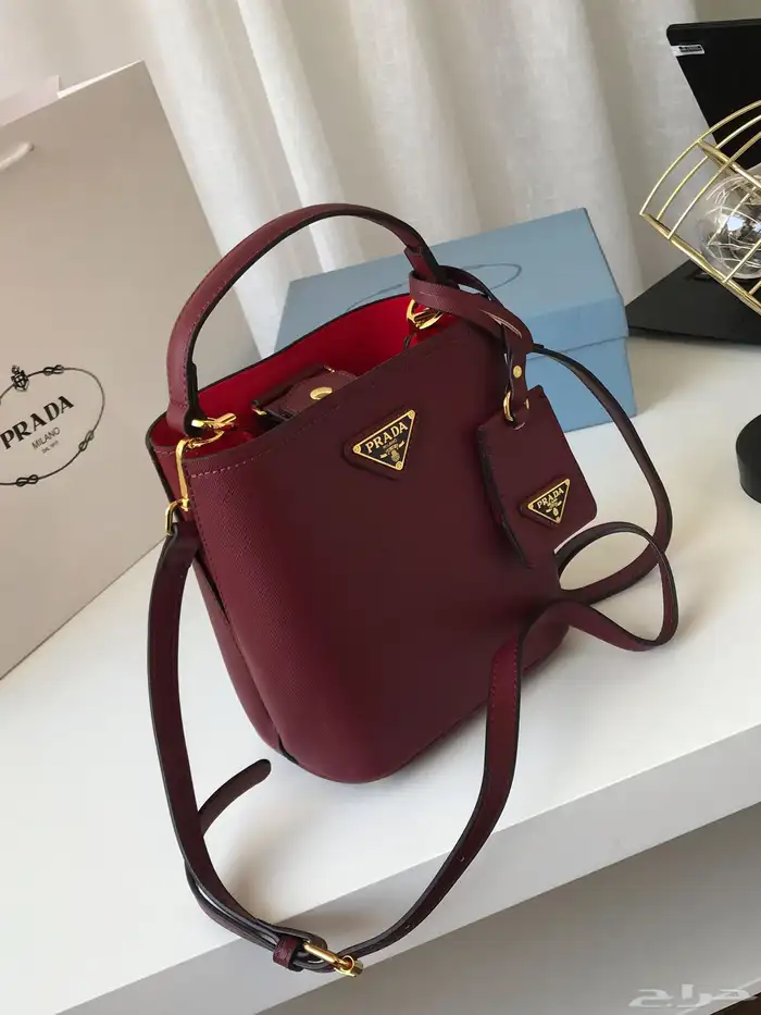 شنط ماركة ميو ميو مع جميع الملحقات 80