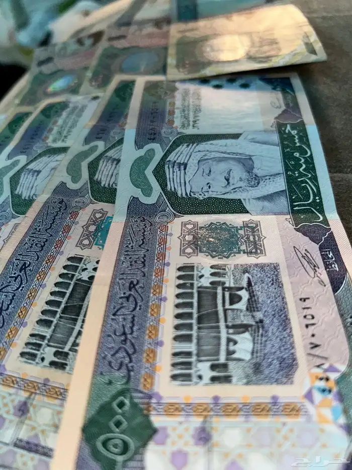 عملة الملك فهد نادرة مخزنه فئه 200 و 500 0
