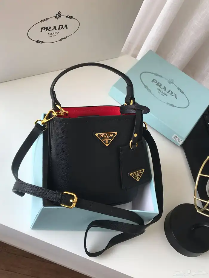 شنط ماركة ميو ميو مع جميع الملحقات 81