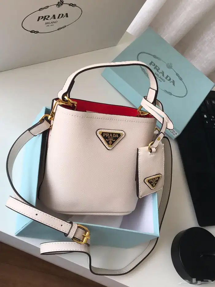 شنط ماركة ميو ميو مع جميع الملحقات 76