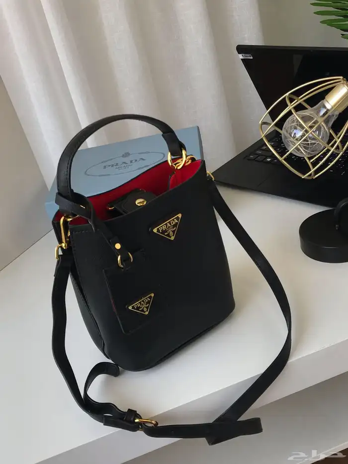 شنط ماركة ميو ميو مع جميع الملحقات 64