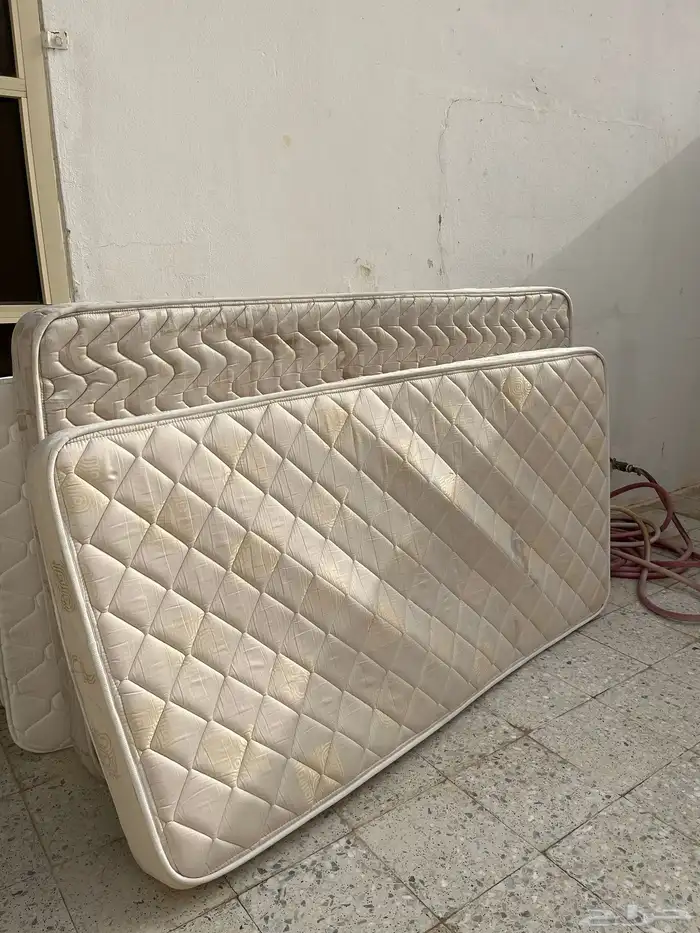 اربع سراير معا ثلاث إسفنجات وحده منهم طبيه بحاله ممتازه 3