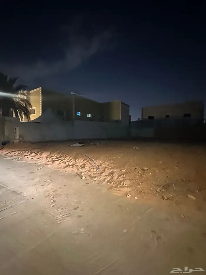 ارض للبيع في موقع جدا ممتاز 2