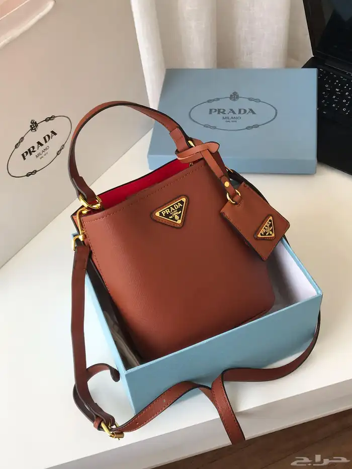 شنط ماركة ميو ميو مع جميع الملحقات 79