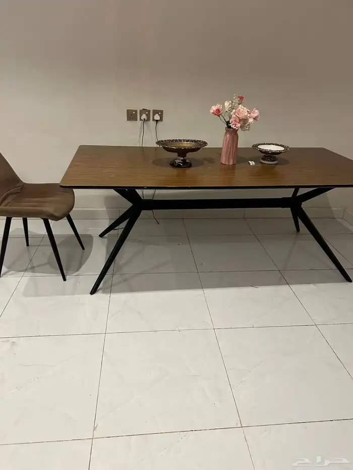 طاوله وكراسي للبيع 0