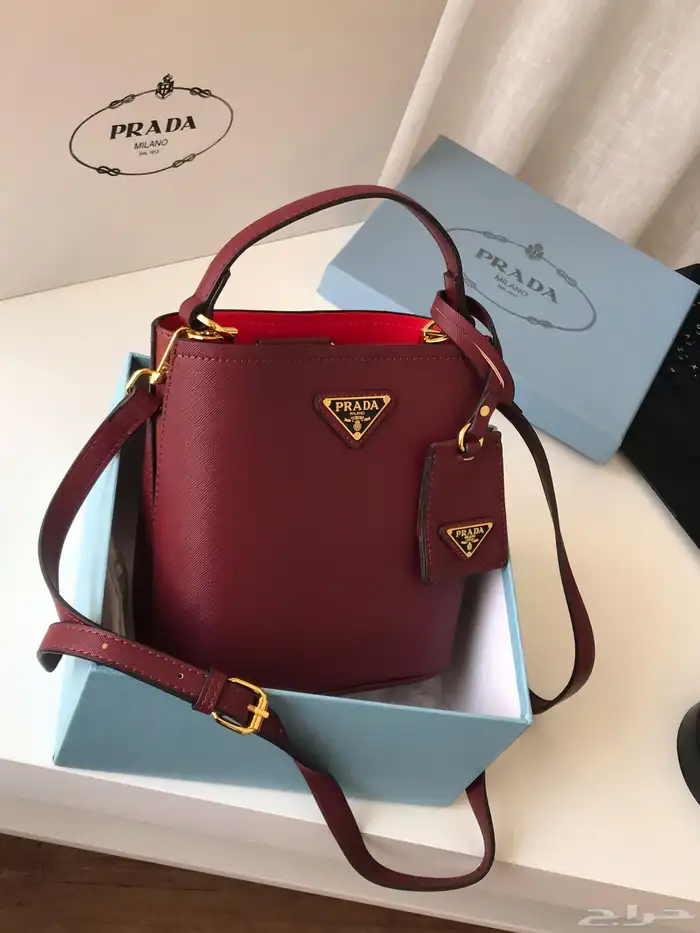 شنط ماركة ميو ميو مع جميع الملحقات 72