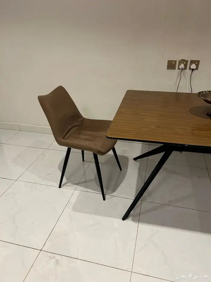 طاوله وكراسي للبيع 2