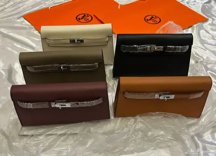 شنط ماركة ميو ميو مع جميع الملحقات 17