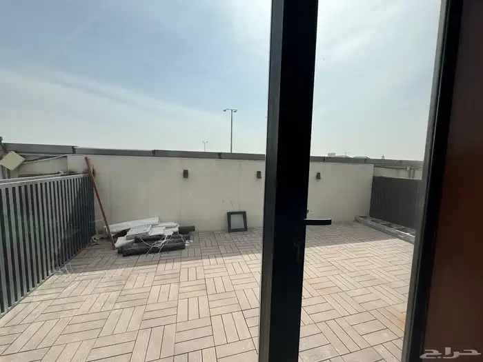 تم تخفيض الحد - مكتب للتقبيل - طريق التخصصي (الصحافة) 9