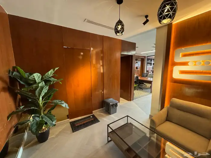 تم تخفيض الحد - مكتب للتقبيل - طريق التخصصي (الصحافة) 1