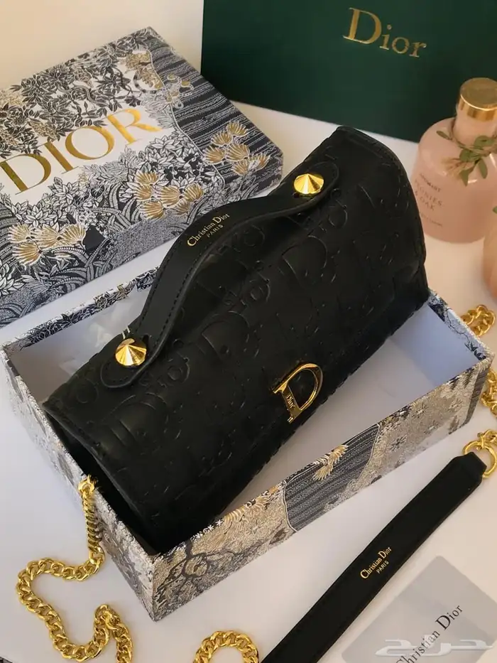 شنط ماركة ميو ميو مع جميع الملحقات 28