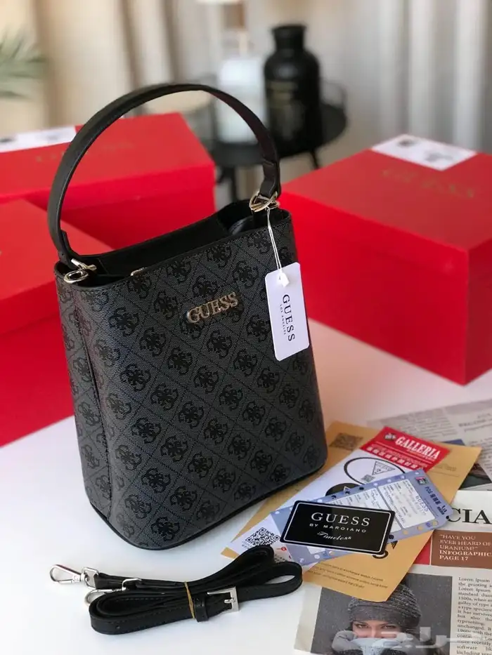 شنط ماركة ميو ميو مع جميع الملحقات 18