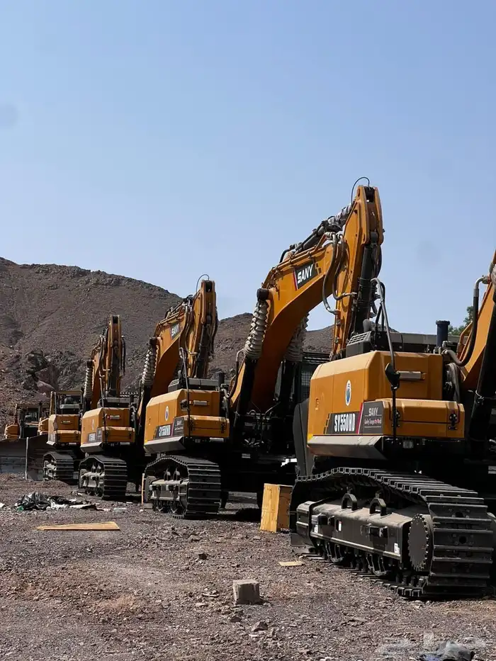 للايجار بوكلينات 550 مع الشاكوش والبكت 1