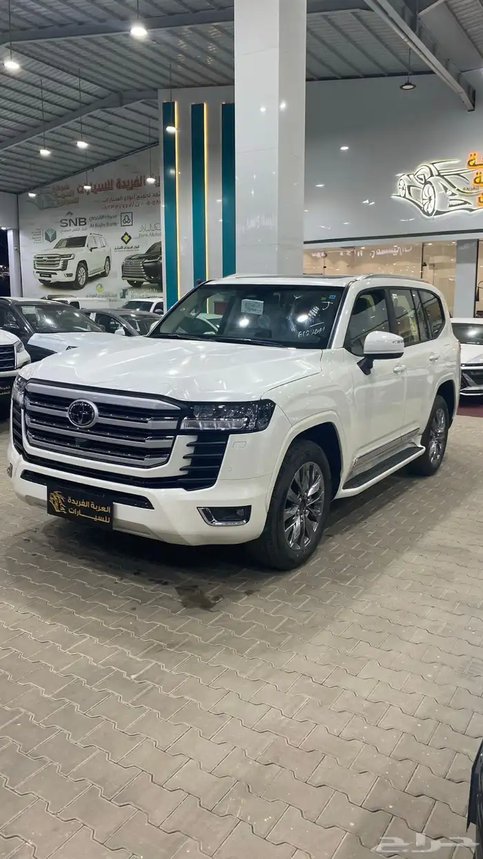 تويوتا لاندكروزر GXR 3 موديل 2025 اللون ابيض 2