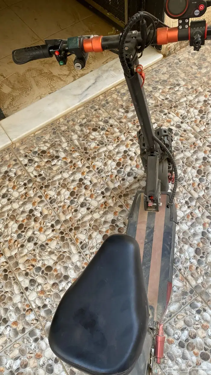 سكوتر جديد وفنان 1