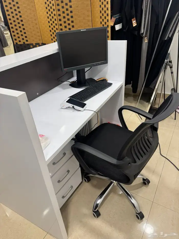 اثاث معرض جديد للبيع بالكامل ب4500 14