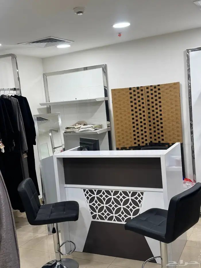 اثاث معرض جديد للبيع بالكامل ب4500 4